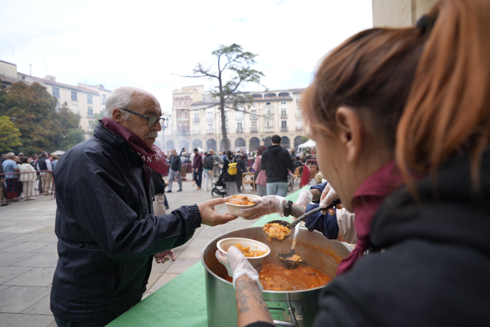 Servimos 300 raciones de caldereta a la riojana 100% vegetal en plenas fiestas de San Mateo de Logroño