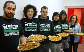 El taller Cocinaturalis elabora un lunch vegano en la inauguración de ArteFacto 