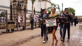 En Durango, AnimaNaturalis vivió la fiesta de la Independencia al grito de: ¡Haz patria, hazte vegetariano!