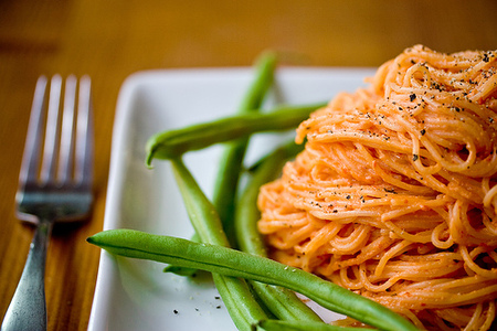 Pasta con salsa cremosa de tomate  