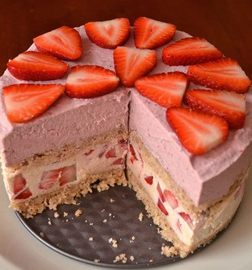 Tarta crudivegana de fresas