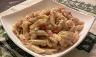 Pasta corta con coliflor y tomate