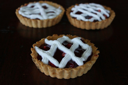 Tartaletas de ciruela y crema de coco