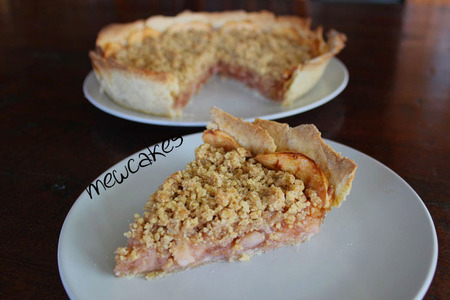 Apple crumble pie