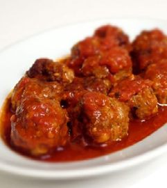 Albóndigas veganas de soja con tomate