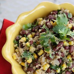 Quinoa con ensalada de frijol negro