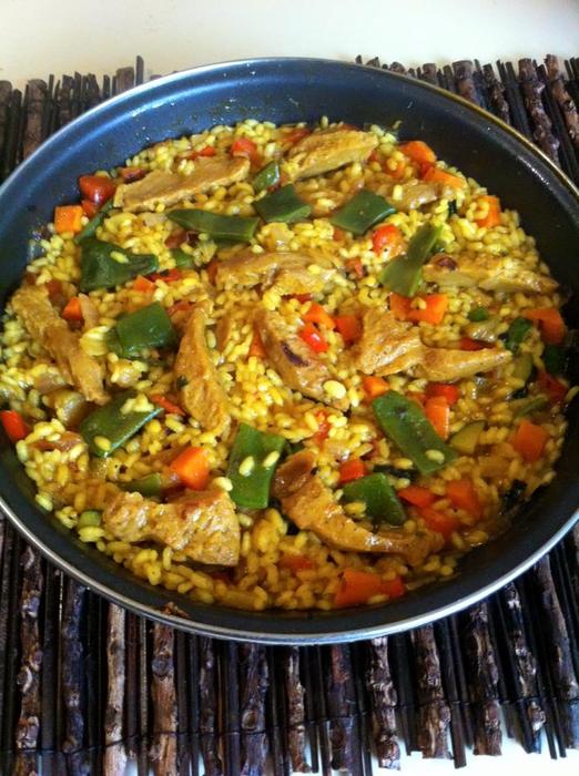 Paella de carne vegetal