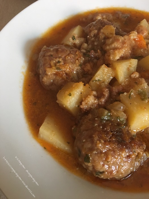 Albòndigas en salsa