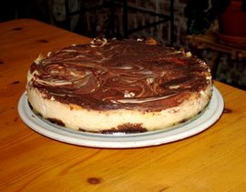 Pudín de vainilla vegana con cobertura de chocolate y frambuesa