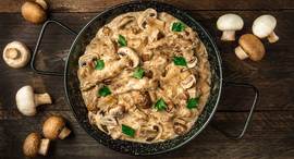 Tofu stroganoff con champiñones